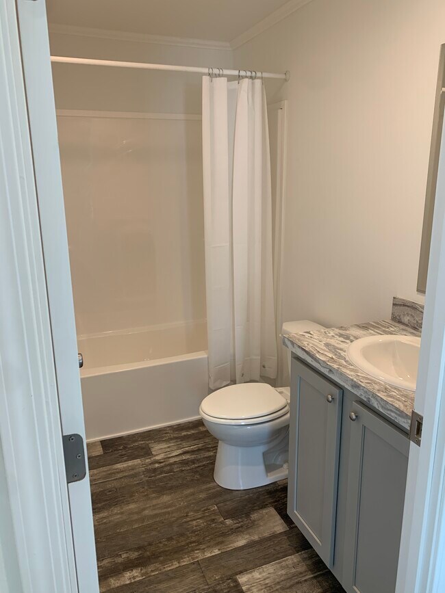 Foto del edificio - 306 E 37th Pl