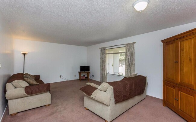 Foto del edificio - Beautiful 3 Bedroom / 1.5 Bathrooms