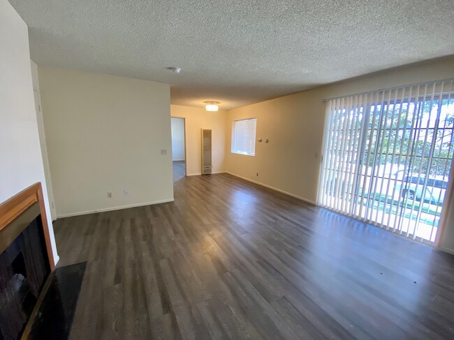 Foto del edificio - 3666 Clarington Ave