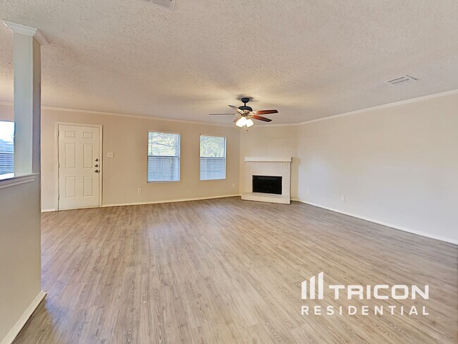 Building Photo - 647 Bluechalk Drive Cedar Hill TX