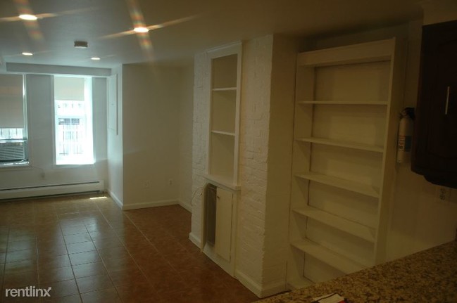 Building Photo - 808 Maryland Ave NE