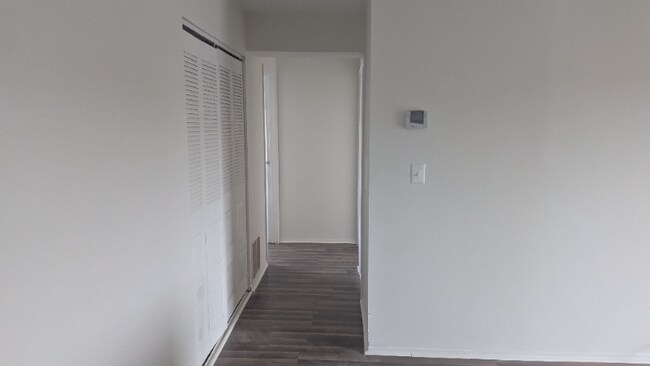 Foto del edificio - 1204 N Oaks Blvd