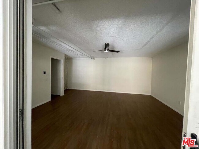 Foto del edificio - 15033 Sherman Way