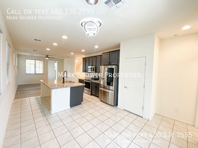 Foto del edificio - 1638 E Lowell Ave
