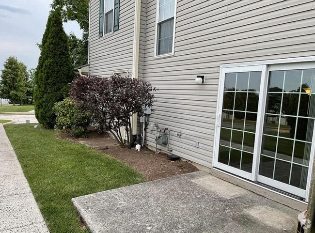 Building Photo - 463 Stoneglen St