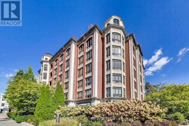 Photo du bâtiment - 2 Roxborough St E