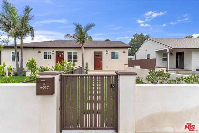 Building Photo - 6917 Encino Ave