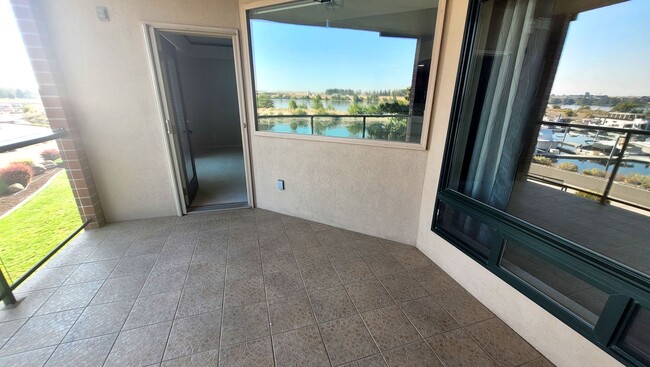 Foto del edificio - 300 Columbia Point Dr