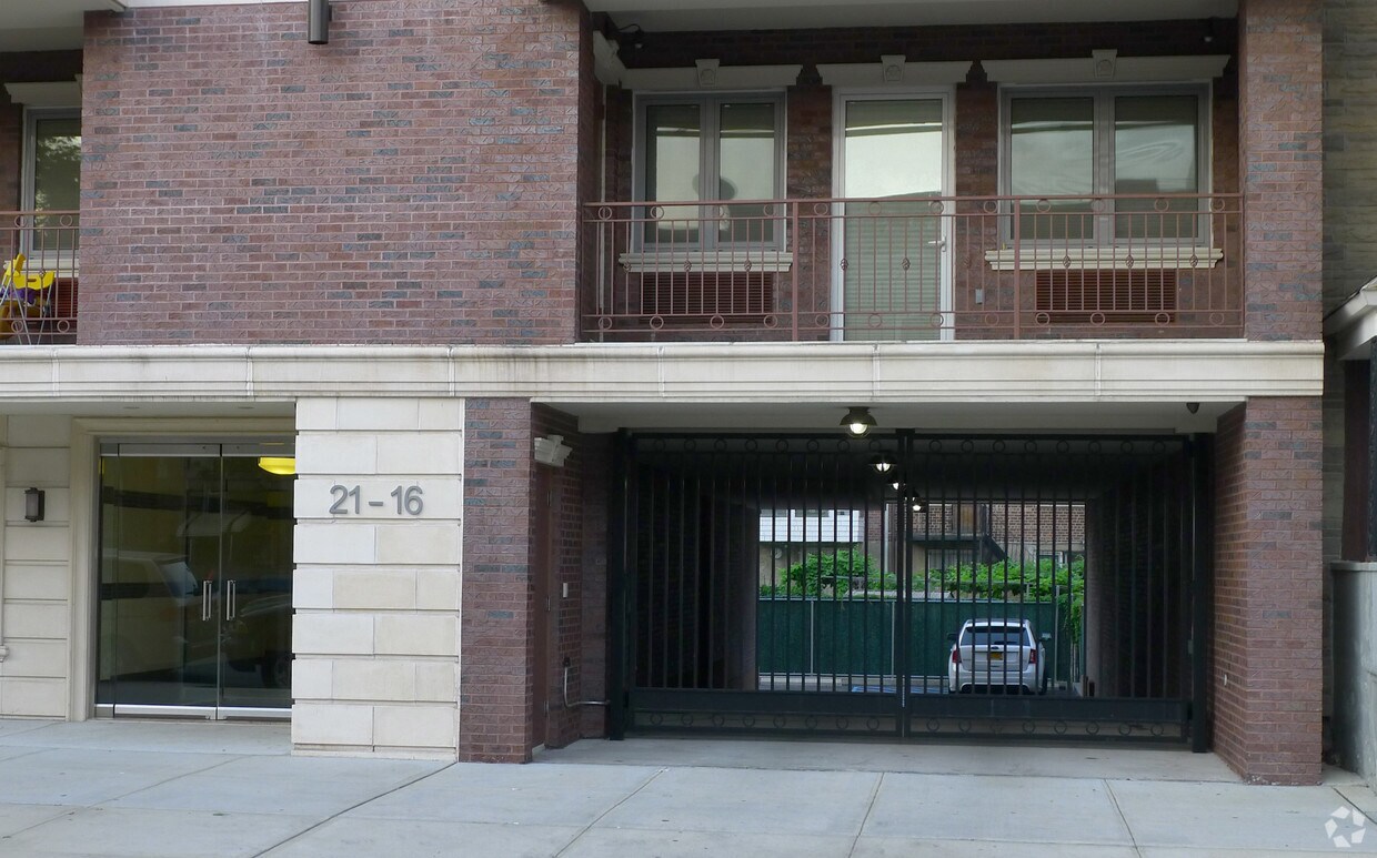 Building Photo - 21-16 31st Ave
