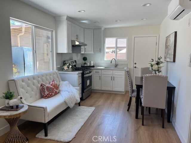 Building Photo - 419 S Heliotrope Ave