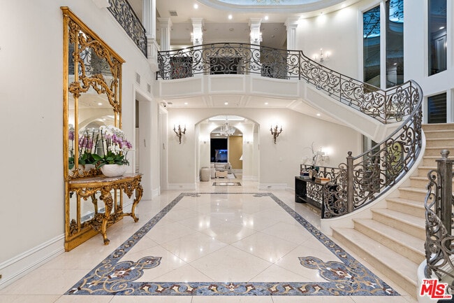 Building Photo - 718 N Rodeo Dr