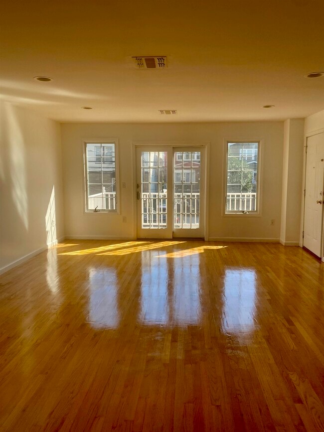 Building Photo - 525 Avenue A
