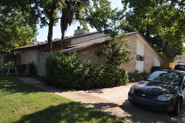Primary Photo - 8011 Summa Ave