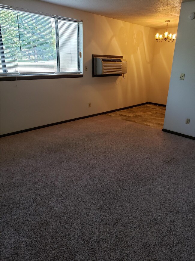Building Photo - 921 Emmons St