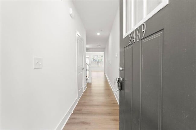 Foto del edificio - 2469 Honey Wy