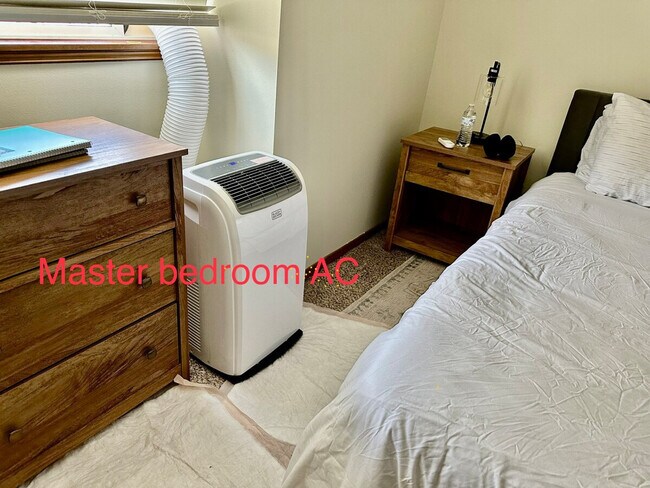 Foto del edificio - 15904 Admiralty Way