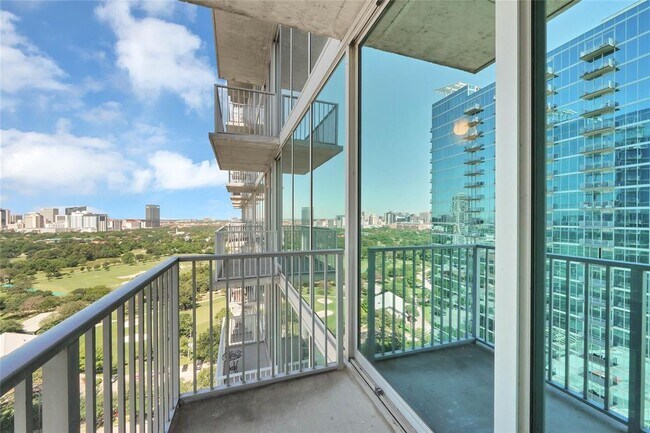 Foto del edificio - 5925 Almeda Rd