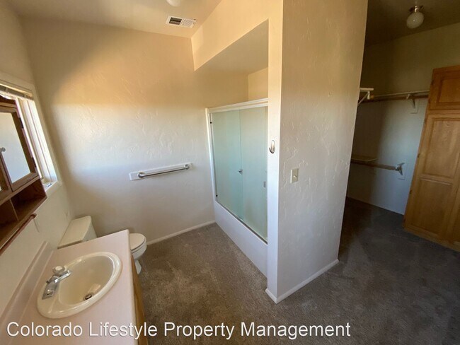 Building Photo - 3 br, 2.5 bath House - 8624 County Road 141