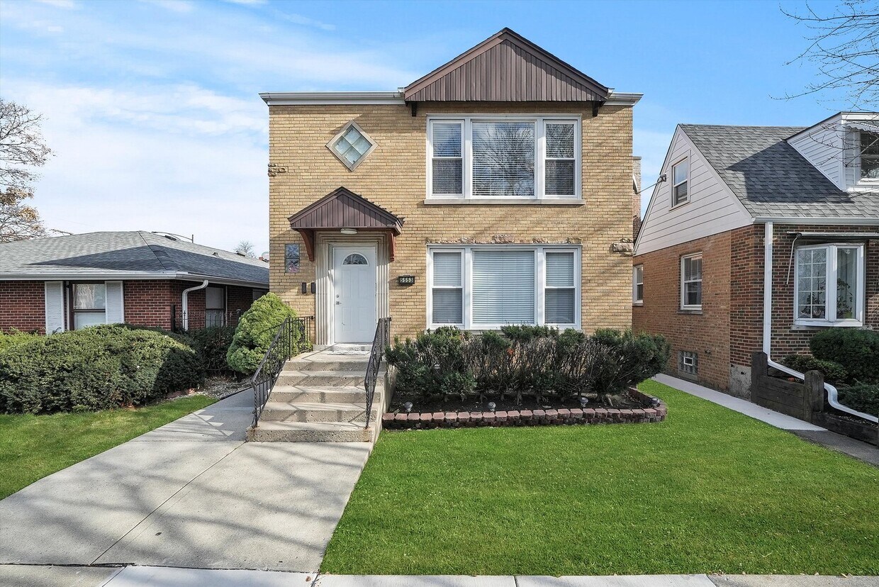 Primary Photo - 5553 N Austin Ave