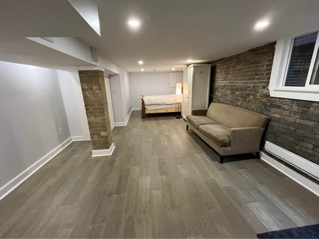 Building Photo - 7 Hambly Av