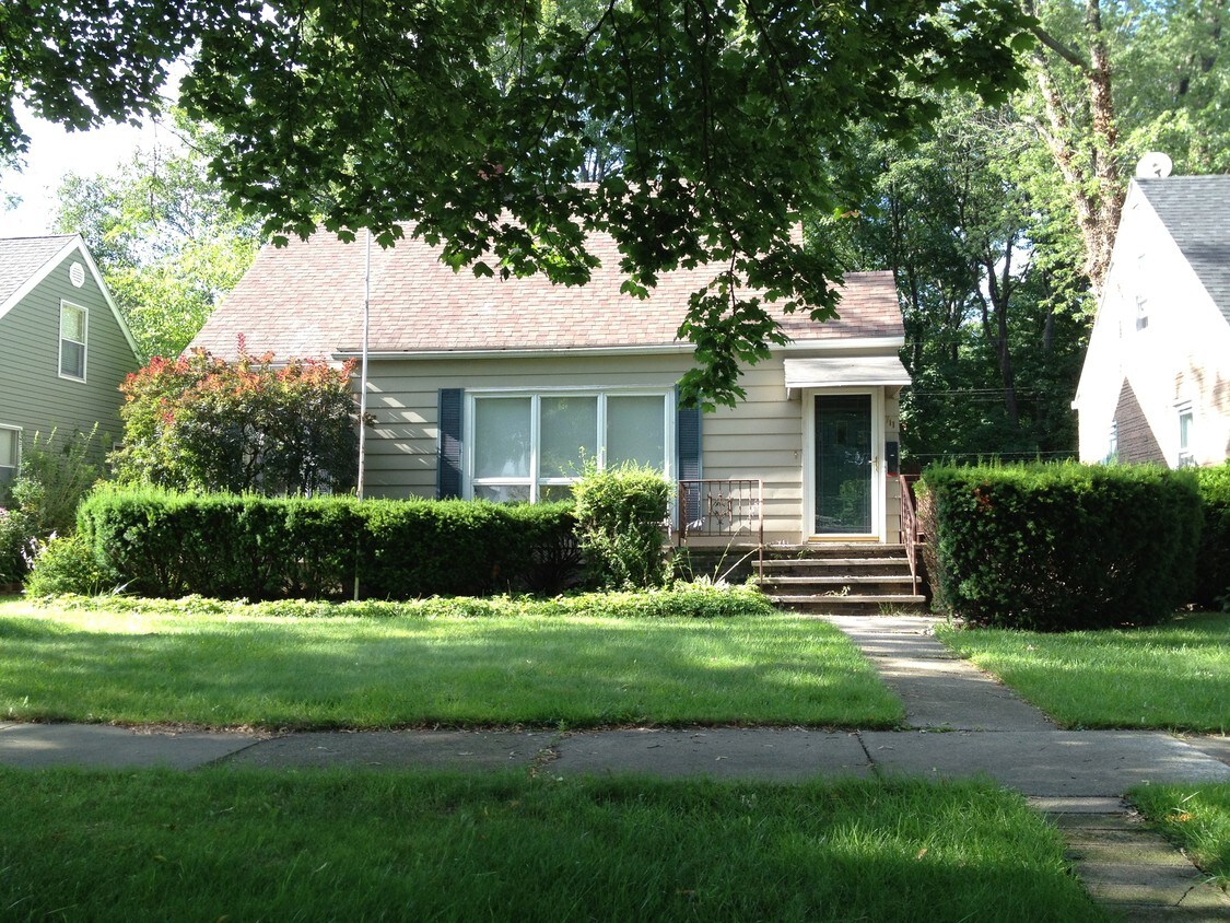 711 Petrie Ave, Saint Joseph, MI 49085 House Rental in Saint Joseph