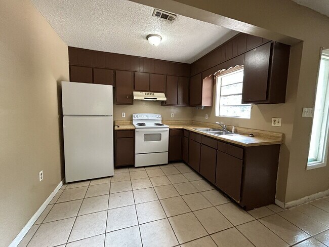 Foto del edificio - Duplex For Rent
