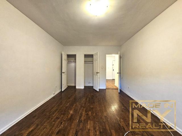 Foto del edificio - 1 bedroom in WOODSIDE NY 11377