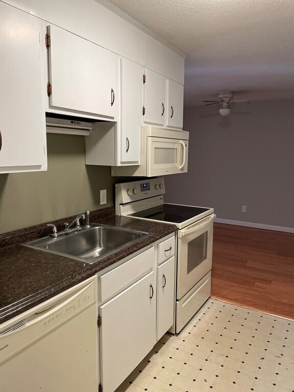 5 Turnpike Rd Unit 224, Townsend, MA 01469 Condo for Rent in Townsend