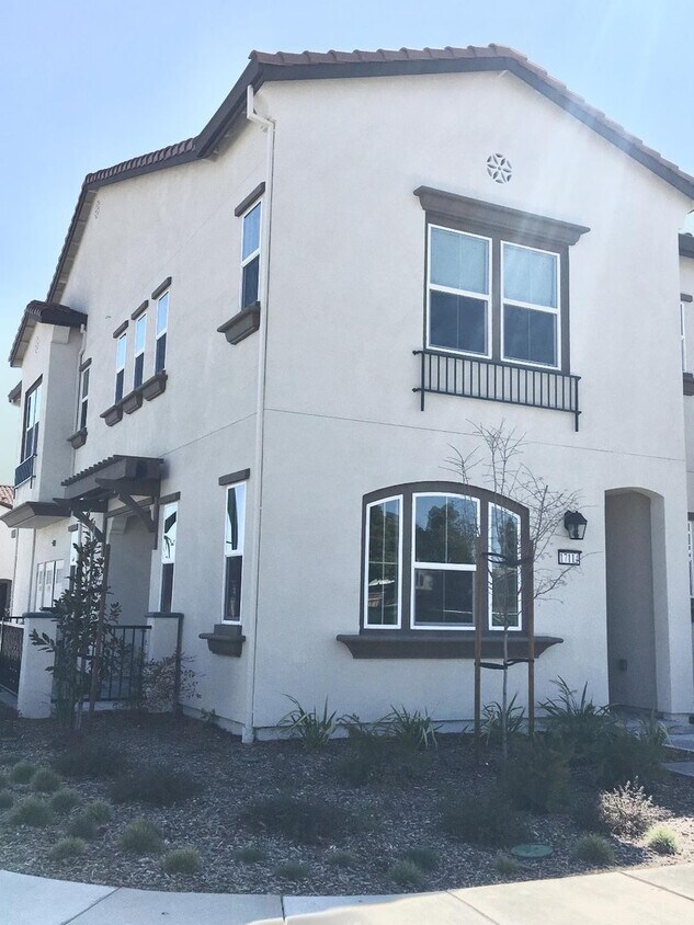 Foto principal - Elegant 3 Bedroom Smart Home!