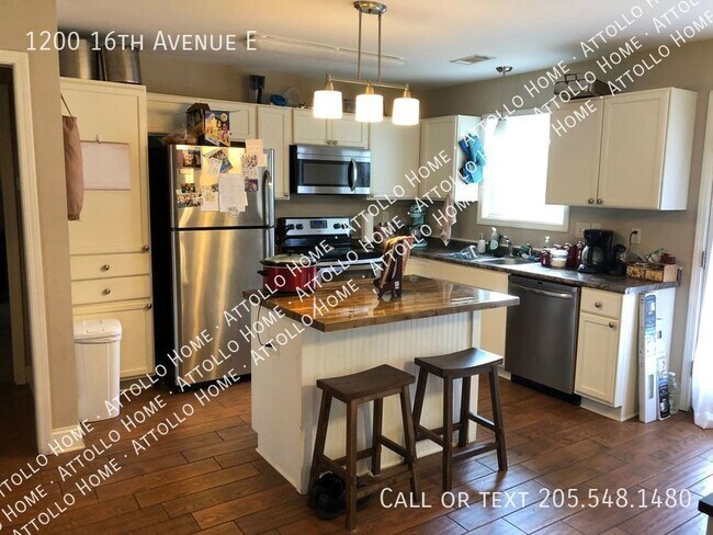 Building Photo - Great house close to campus!