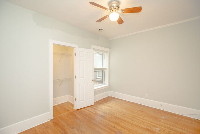 Building Photo - 4858 S Cottage Grove Ave