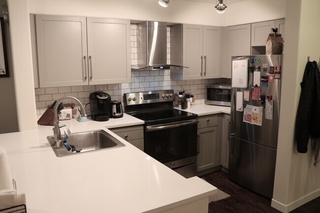 Building Photo - 1 Bed, 1 Bath West Seattle Condo!