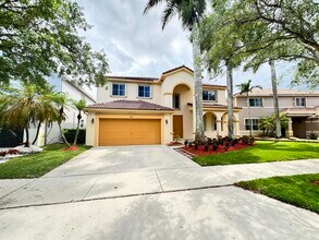 Building Photo - 898 Tulip Cir