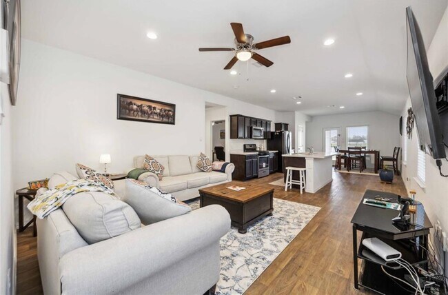 Foto del edificio - 16684 Lonely Pines Dr