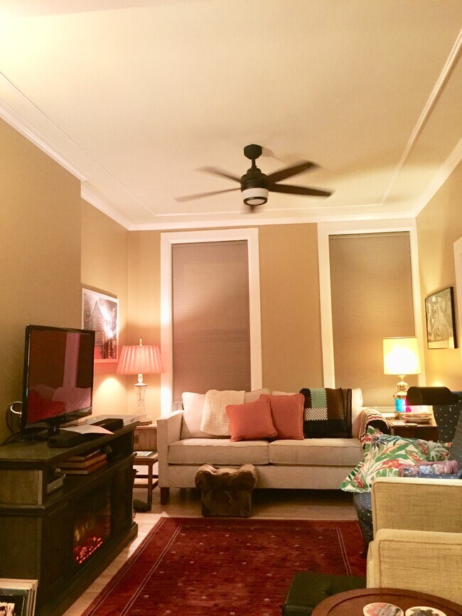 Foto del edificio - 1079 N Marshfield Ave