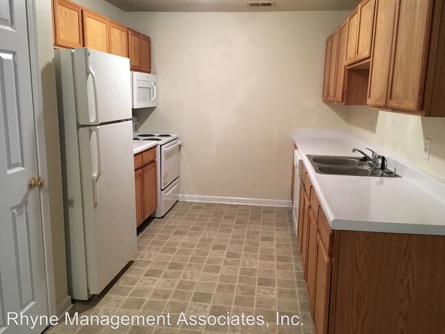 Building Photo - 4801 Avenida Del Sol Dr