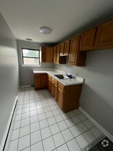 Building Photo - 137 Evergreen Ave