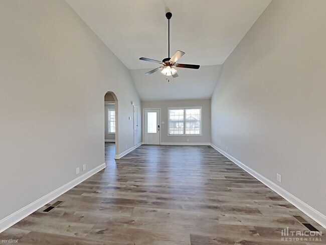 Building Photo - 609 Hollow Crest