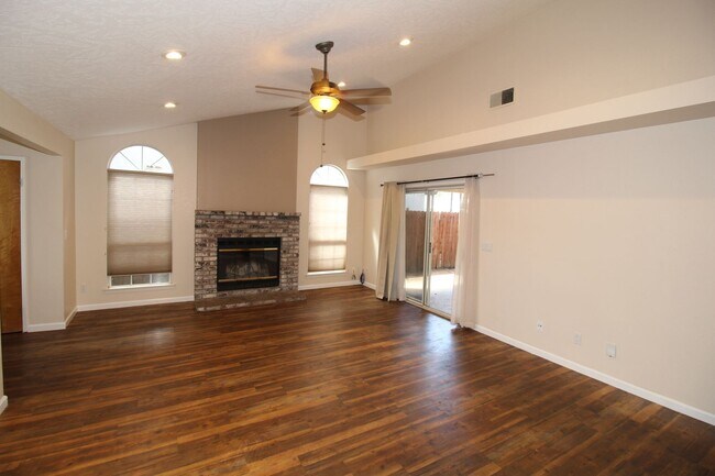 Foto del edificio - Cute NE Fresno Home near SHopping, Schools and Resturants