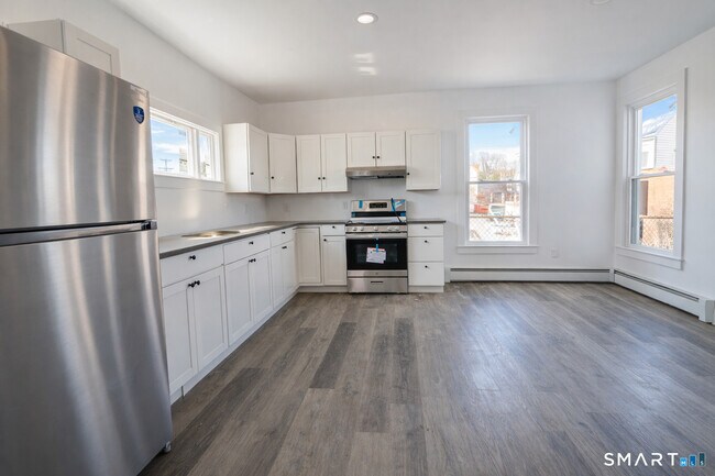 Foto del edificio - 17 Sherman Ave