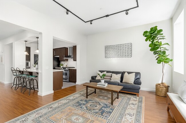 Foto del edificio - Modern Live/Work Loft In Sought After Depo...