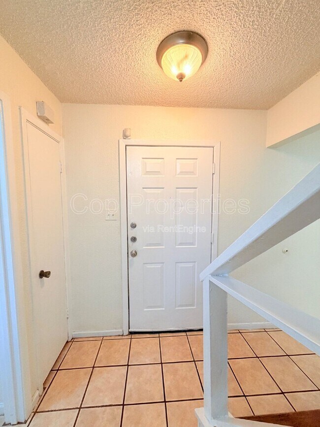 Foto del edificio - 4813 Fred May Dr