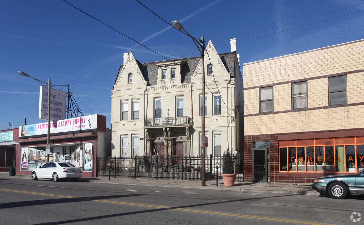 Building Photo - 2527 Gilbert Ave