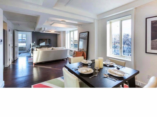 Foto principal - 530 E 20th St