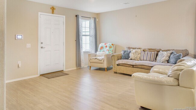 Foto del edificio - 3-BEDROOM LENNAR HOME IN NORTHEAST CROSSING