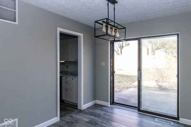 Building Photo - 372 Redbud Pl