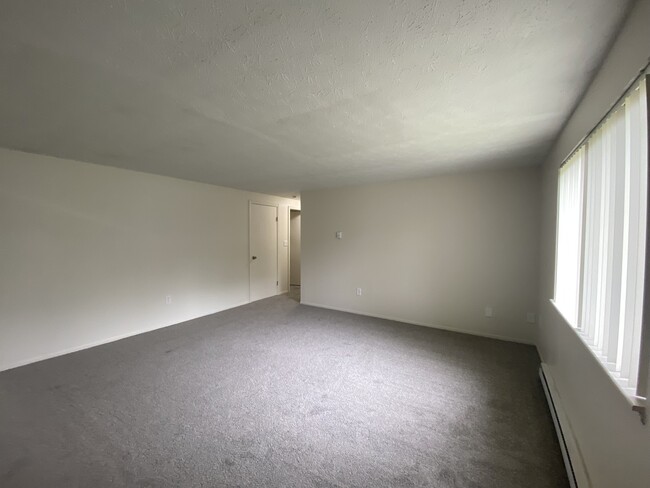 Building Photo - 6733 Creekside Dr