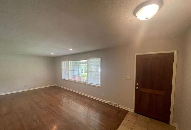 Foto del edificio - Beautiful 3 bed 2 bath home AVAILABLE NOW!