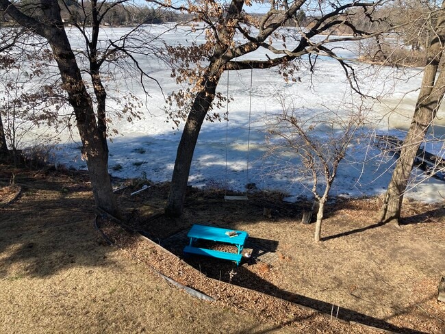 Vista del lago desde la terraza trasera - 335 Water St