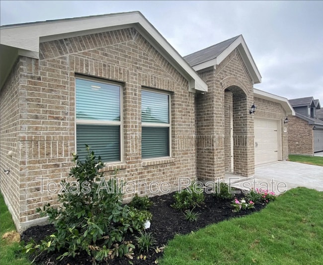 Building Photo - 5816 Utopia Dr